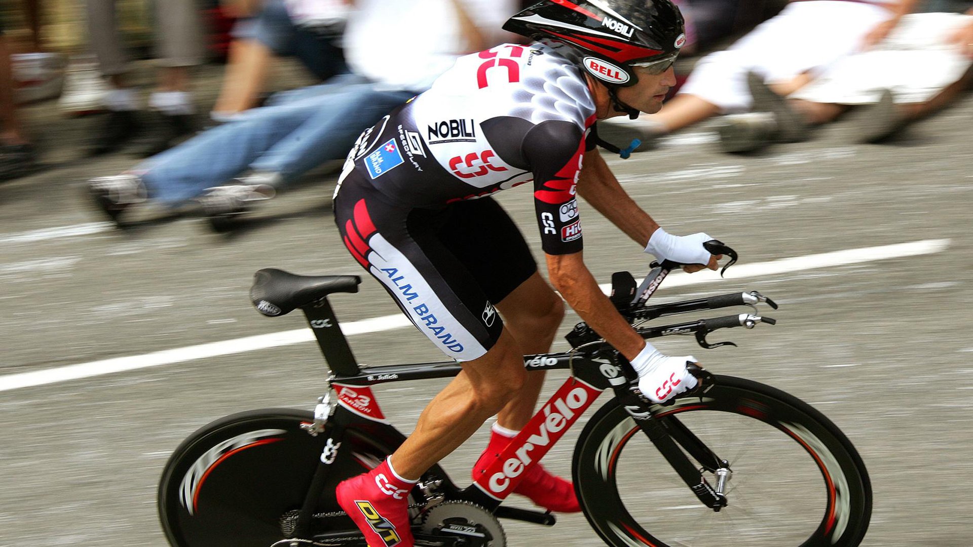 钢骨赛道，当巨人与引擎对决—字母哥在F1新赛季揭幕战接管比赛