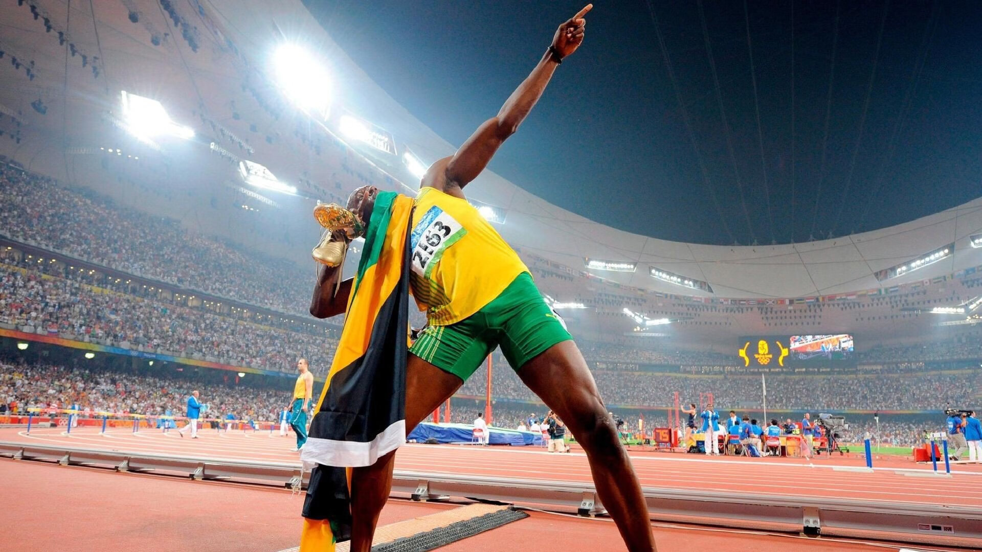 赛道悖论，梅赛德斯绞杀迈凯伦，勒克莱尔渔翁得利